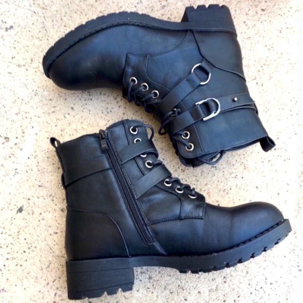 BLACK COMBAT BUCKLE FAUX LEATHER BOOTS - Picture 2 of 5